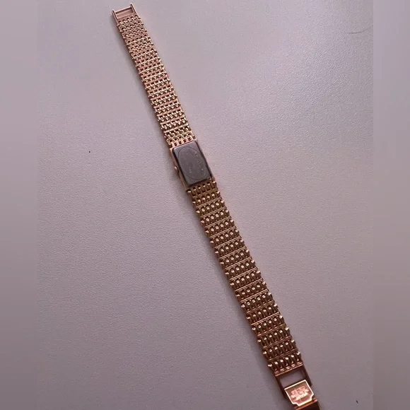 Vtg Seiko Ladies 12mm Watch Gold Tone Tank Gold Dial 6.75" - Picture 3 of 5